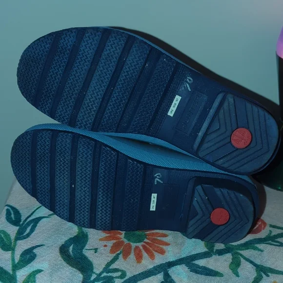 Hunter Size 7 Periwinkle/Navy Ankle Rain Boots / Deck Boots (Fishing) 🐟⚓ - Picture 6 of 6